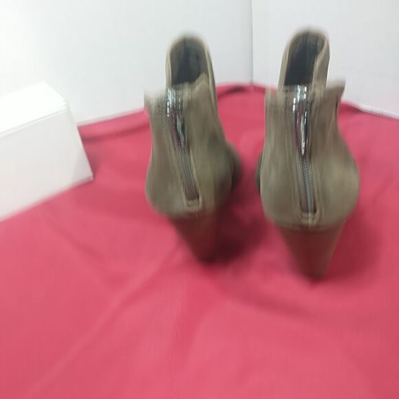 Vince Camuto Womens  SZ 10 W Heel Zip Cone Heel Ebelin  Brown Ankle Boot - Picture 4 of 12